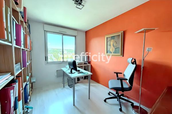 Appartement
         5 pièces
        - 166 m² Bien prestige 650 000 € *