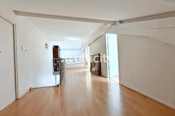 Appartement
         5 pièces
        - 166 m² Bien prestige 650 000 € *