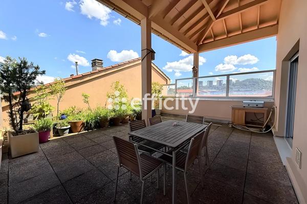 Appartement
         5 pièces
        - 166 m² Bien prestige 650 000 € *