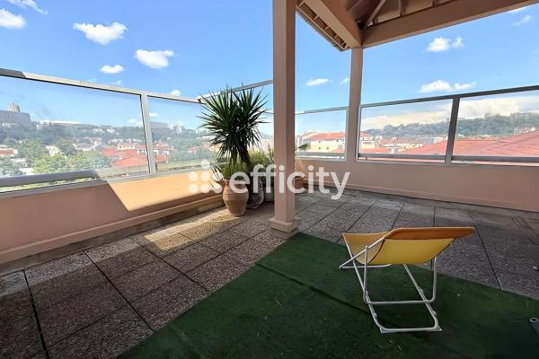 Appartement
         5 pièces
        - 166 m² Bien prestige 650 000 € *