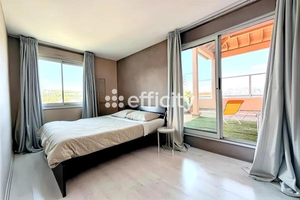 Appartement
         5 pièces
        - 166 m² Bien prestige 650 000 € *