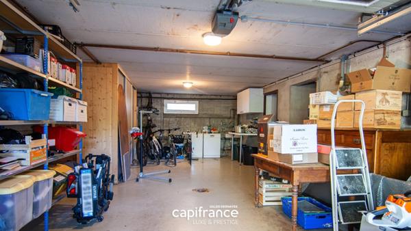 Montmerle-sur-Saône 226m² - 3300m² - Piscine - 5 Chambres - 2/3 Garages