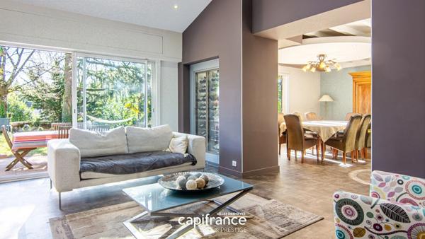 Montmerle-sur-Saône 226m² - 3300m² - Piscine - 5 Chambres - 2/3 Garages