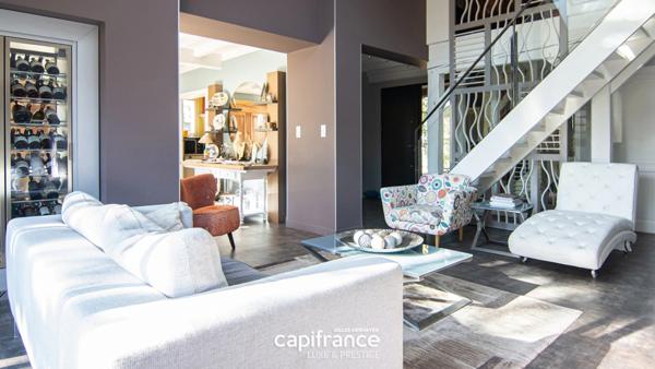 Montmerle-sur-Saône 226m² - 3300m² - Piscine - 5 Chambres - 2/3 Garages