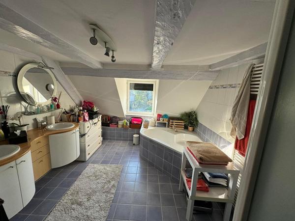 APPARTEMENT  DUPLEX 7 PIECES CHARME AU 1 ER ETAGE  TERRASSE TERRAIN BAVILLIERS