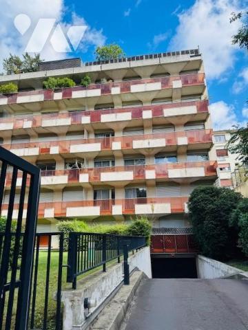 NEUILLY SUR SEINE - BOULEVARD BINEAU / VILLIERS - PARKING A VENDRE