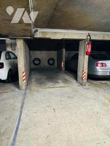 NEUILLY SUR SEINE - BOULEVARD BINEAU / VILLIERS - PARKING A VENDRE