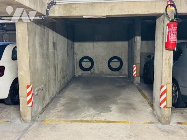 NEUILLY SUR SEINE - BOULEVARD BINEAU / VILLIERS - PARKING A VENDRE