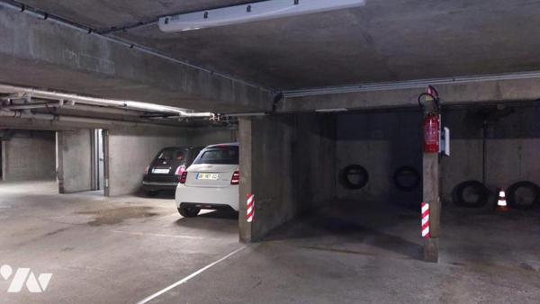 NEUILLY SUR SEINE - BOULEVARD BINEAU / VILLIERS - PARKING A VENDRE