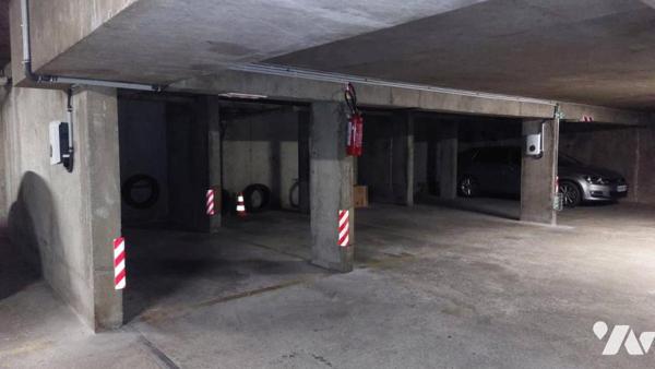 NEUILLY SUR SEINE - BOULEVARD BINEAU / VILLIERS - PARKING A VENDRE