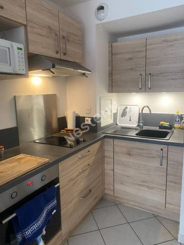 QUARTIER GENERAL FRERE LYON 7èeme - Appartement T2 33,25 m² Carrez (50 m² habitables) avec cave et garage inclus ? Calme, soigné, sans travaux