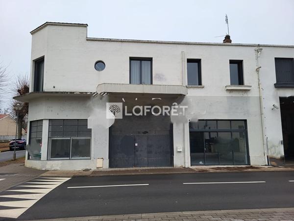 Location local commercial Montbrison - 300 m² - 1 950 €/mois