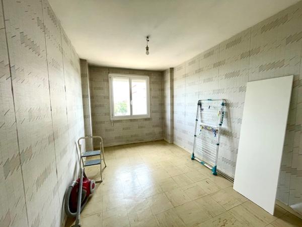 Appartement 3 chambres + garage fermé + place de parking au Puy Garnier