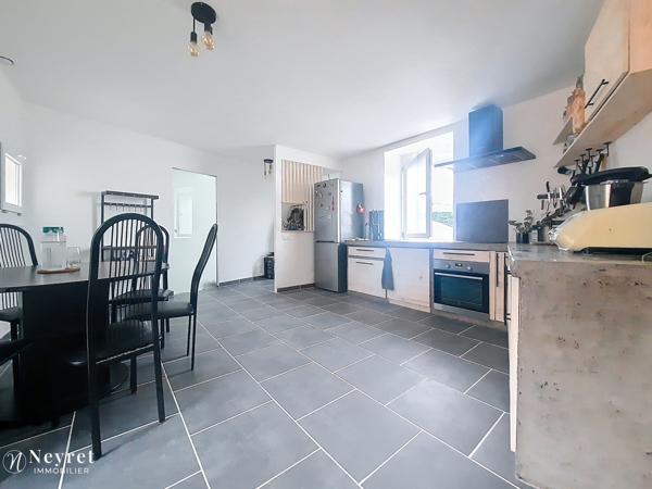 Communay - Maison de ville 151m² - 4 chambres avec espace bureau - Cour privative de 35m²
