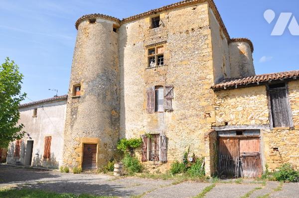Entre BOUSSENS et AURIGNAC, belle propriété en pierres sur 7 hectares sans fermier. prix 286.000 €.