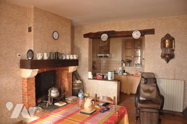 Entre BOUSSENS et AURIGNAC, belle propriété en pierres sur 7 hectares sans fermier. prix 286.000 €.