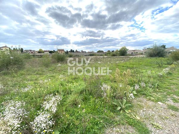 TERRAIN CONSTRUCTIBLE ARTISANAL / COMMERCIAL À PARAY-LE-MONIAL !