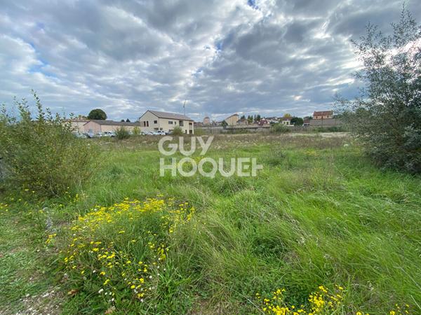 TERRAIN CONSTRUCTIBLE ARTISANAL / COMMERCIAL À PARAY-LE-MONIAL !