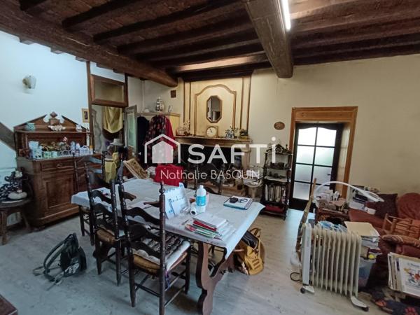 Côte Chalonnaise, maison en pierre avec grange et four à pain.