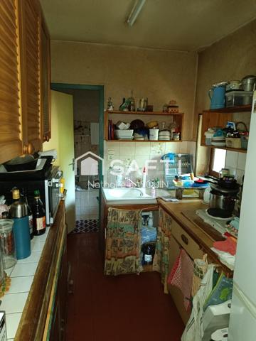 Côte Chalonnaise, maison en pierre avec grange et four à pain.