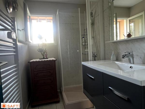 Une maison idéale pour une résidence principale comme secondaire, dans un secteur recherché.