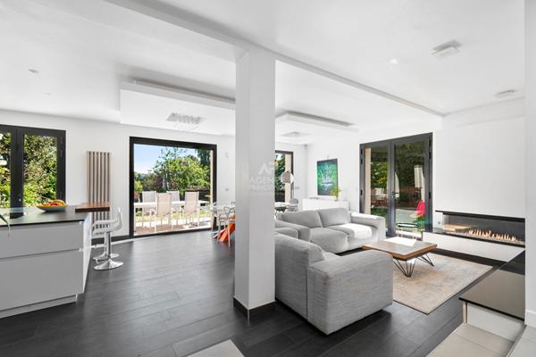 Maison Saint Germain En Laye 7 pièce(s) 195m2 €1 199 000 ** - Référence 17145