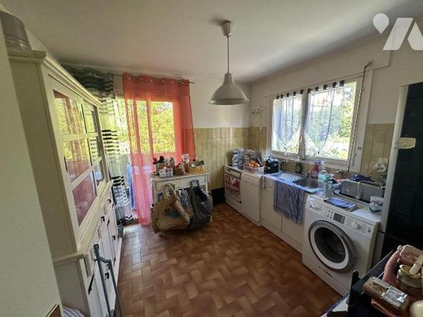 A VENDRE SANARY (83110) VAR ? PORTISSOL ? T3 71 M2 + GARAGE - VENDU OCCUPE

Dans une petite r...