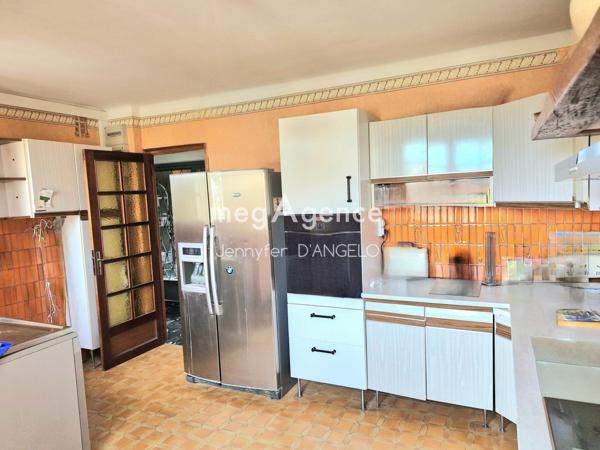 Appartement à SANARY-SUR-MER, 83110 - 6 pièces 184m²