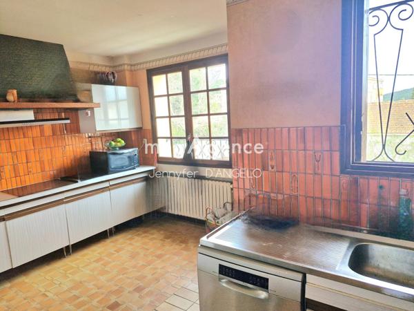Appartement à SANARY-SUR-MER, 83110 - 6 pièces 184m²