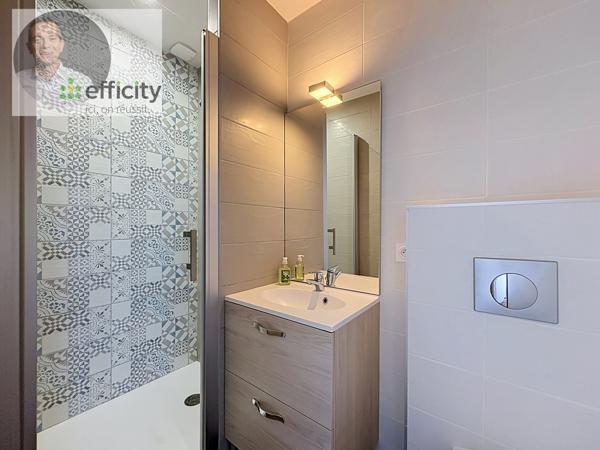 Immeuble
        
        - 315 m² 1 146 000 € *