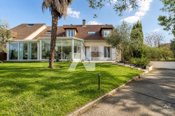 Maison Rueil Malmaison 7 pièce(s) 266m² 1 290 000 € **  - Référence  19889