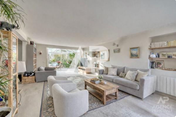 Maison Rueil Malmaison 7 pièce(s) 266m² 1 290 000 € **  - Référence  19889