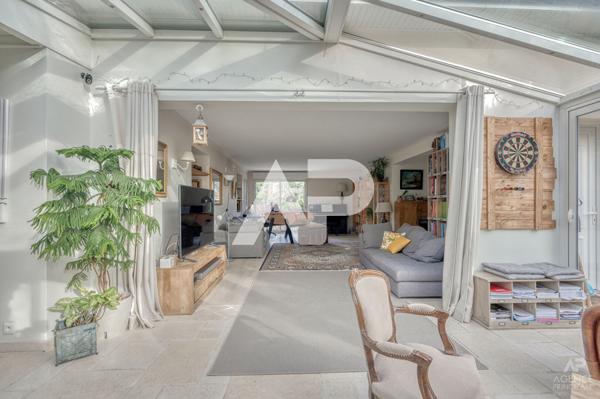 Maison Rueil Malmaison 7 pièce(s) 266m² 1 290 000 € **  - Référence  19889