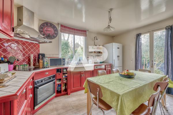 Maison Rueil Malmaison 7 pièce(s) 266m² 1 290 000 € **  - Référence  19889