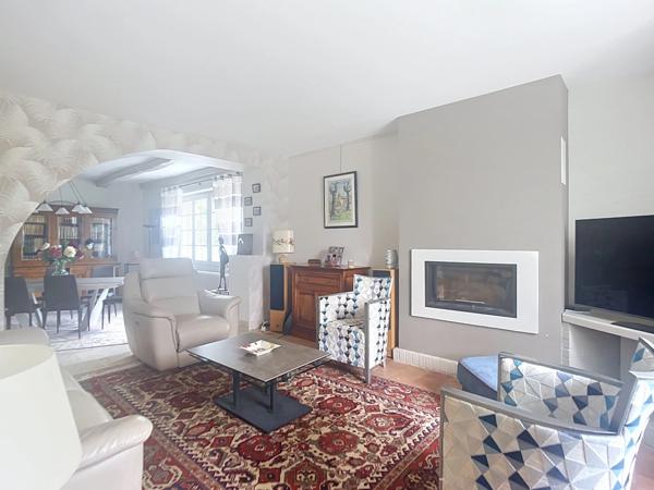 SAINT-ROCH – LE CHARME DES BELLES PIERRES DANS UN ÉCRIN DE VERDURE, maison de plus de 190 m2 habitables, 5 chambres