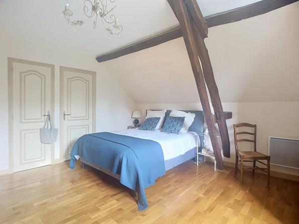 SAINT-ROCH – LE CHARME DES BELLES PIERRES DANS UN ÉCRIN DE VERDURE, maison de plus de 190 m2 habitables, 5 chambres
