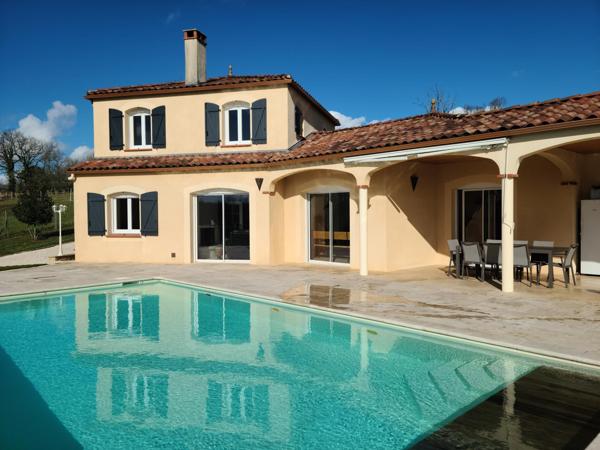 Au calme, maison, appartement, garages, piscine .