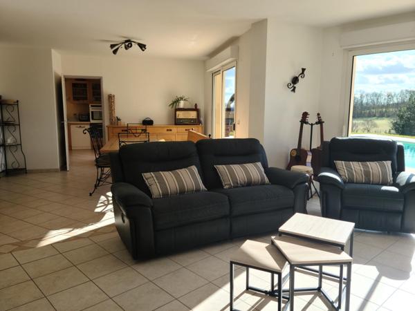 Au calme, maison, appartement, garages, piscine .