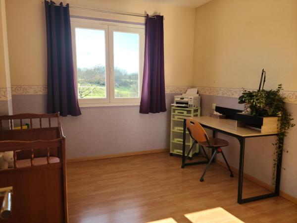 Au calme, maison, appartement, garages, piscine .