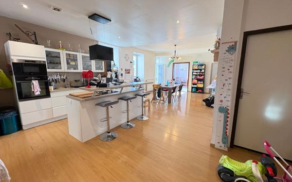 Maison à vendre    5 pièces •  Remollon