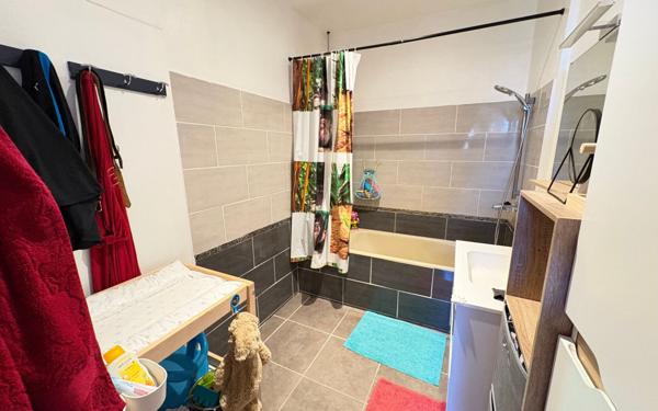 Maison à vendre    5 pièces •  Remollon