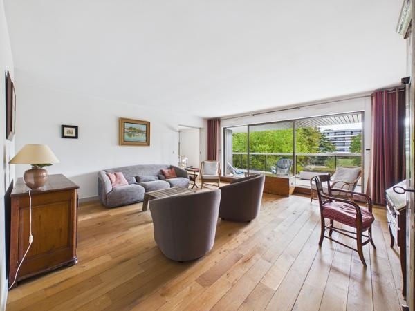 Le Chesnay-Rocquencourt – Appartement 134 m² - 5 pièces avec balcon de 43 m², cave et 2 parkings