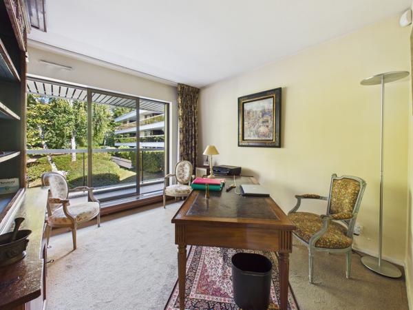 Le Chesnay-Rocquencourt – Appartement 134 m² - 5 pièces avec balcon de 43 m², cave et 2 parkings