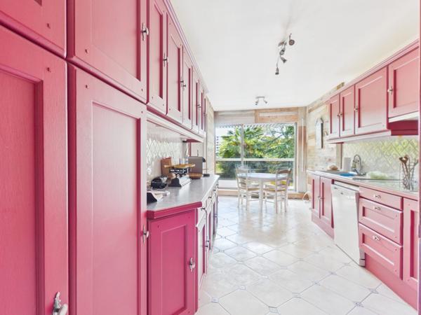 Le Chesnay-Rocquencourt – Appartement 134 m² - 5 pièces avec balcon de 43 m², cave et 2 parkings