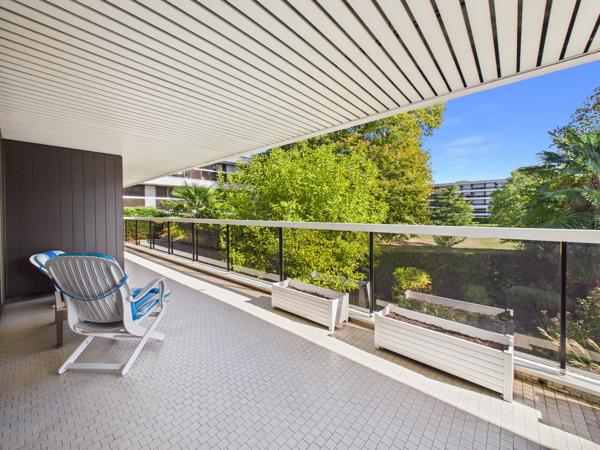 Le Chesnay-Rocquencourt – Appartement 134 m² - 5 pièces avec balcon de 43 m², cave et 2 parkings