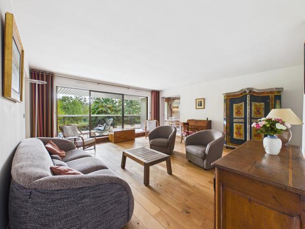 Le Chesnay-Rocquencourt – Appartement 134 m² - 5 pièces avec balcon de 43 m², cave et 2 parkings