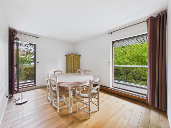 Le Chesnay-Rocquencourt – Appartement 134 m² - 5 pièces avec balcon de 43 m², cave et 2 parkings