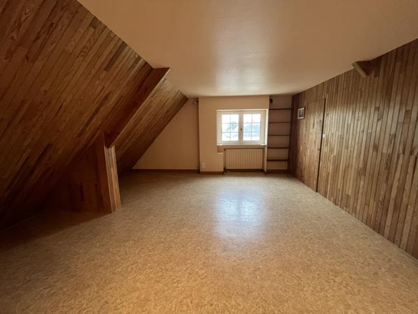Maison de qualité à rénover – Beaux volumes – Environnement verdoyant
