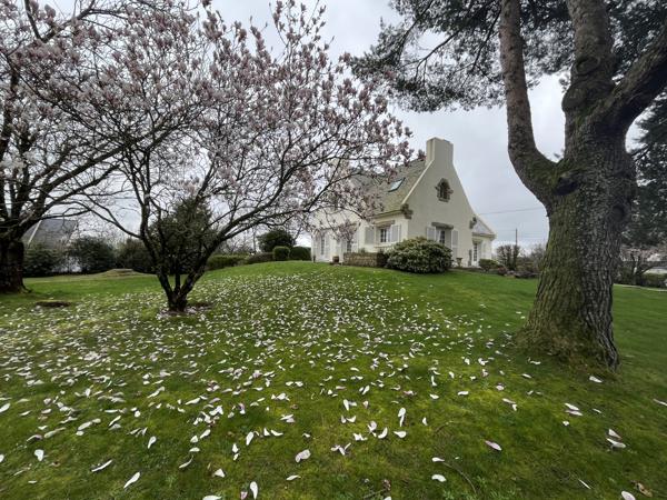 Maison de qualité à rénover – Beaux volumes – Environnement verdoyant