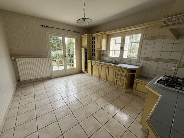 Maison de qualité à rénover – Beaux volumes – Environnement verdoyant